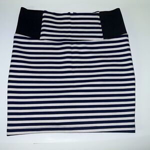 3 FOR $15 🙌🏼 Charlotte Russe Black white striped mini pencil skirt form fitting